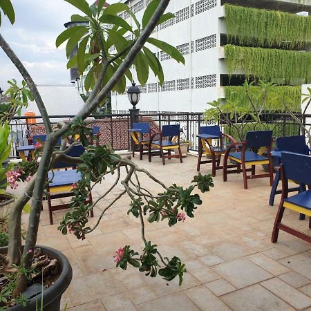 Hostel The Backpacker Semarang Exteriér fotografie