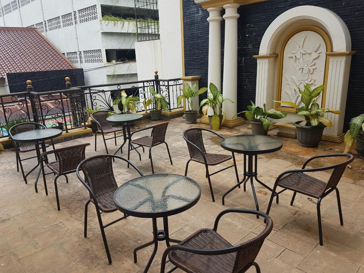 Hostel The Backpacker Semarang Exteriér fotografie